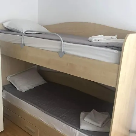 Spacious, 2 Bed Apt, Orchid *