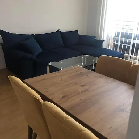 Spacious, 2 Bed Apt, Orchid * 阳光海滩