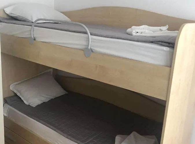 Spacious, 2 Bed Apt, Orchid *